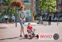 Coche De Pedales Evolutivo BERG Buzzy NITRO 2 En 1 -Berg cuadriciclo pedales barra empuje BERG Buzzy 2 en 1 Nitro padre empujando hijo ad l